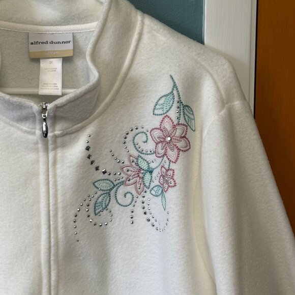 Alfred Dunner 2X Womens Fleece White Floral Embroidered Fleece Jacket Soft Full - Picture 6 of 11